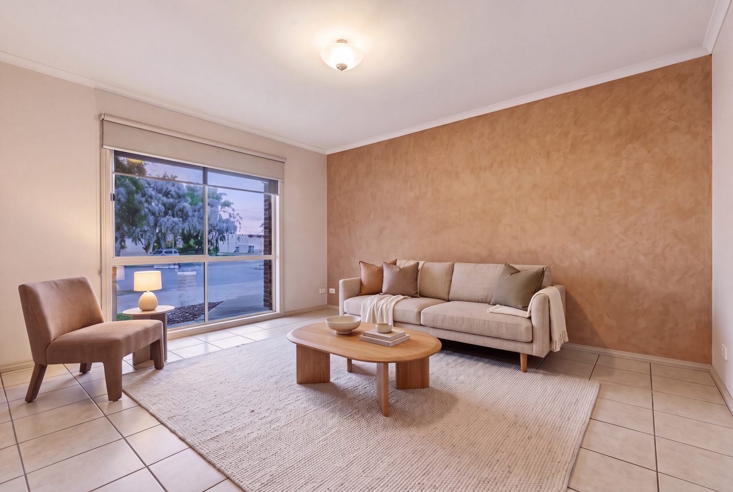 The separate lounge in the evening